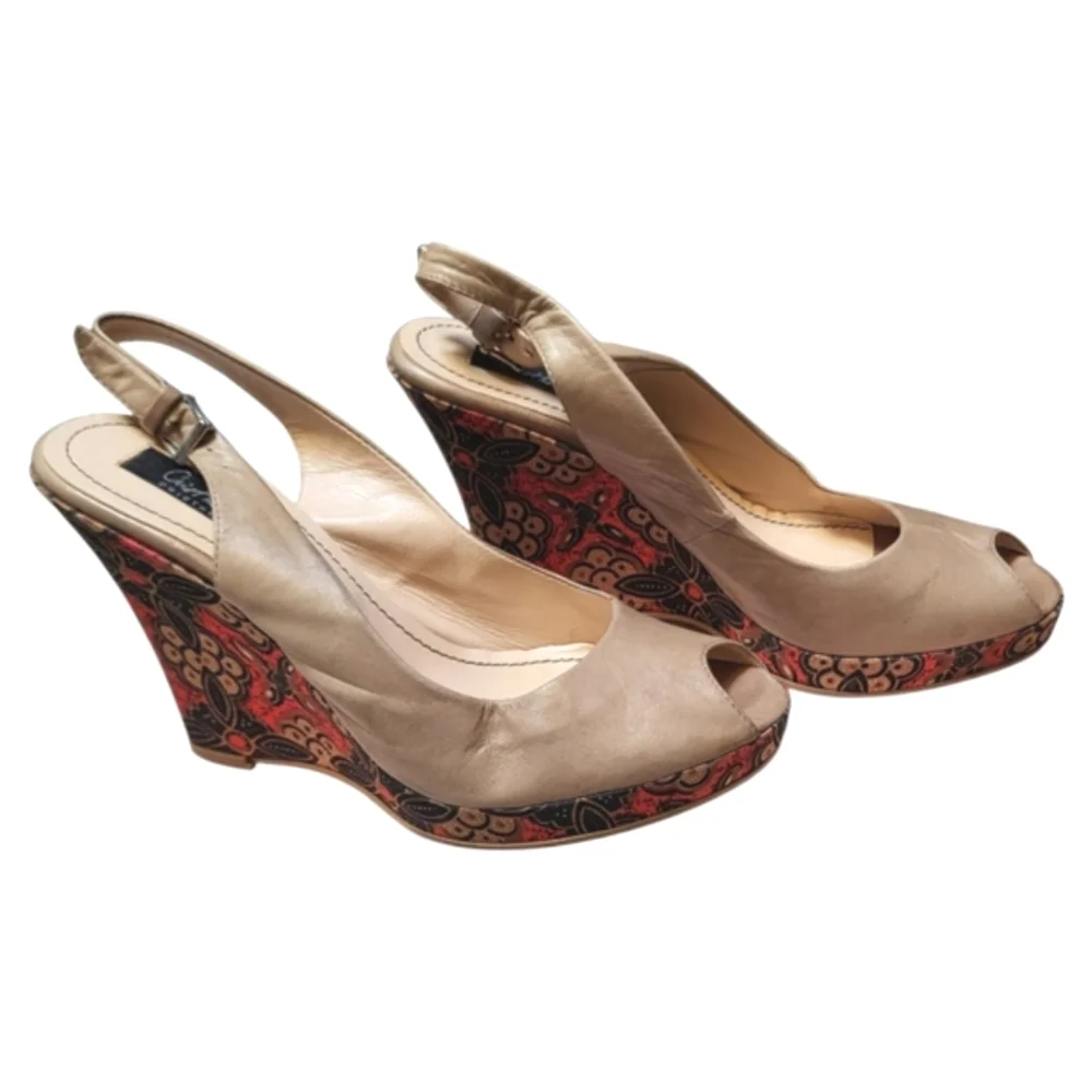 Rare Cristhelen B. Tan and Red Wedge Sandals with Peep-Toe Size 37 (USA 6.5-7)